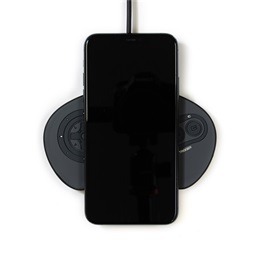 Numskull SEGA Mega Drive kontroller alakú vezeték nélküli töltő (10W, Qi, túláram/túlmelegedés védelem)